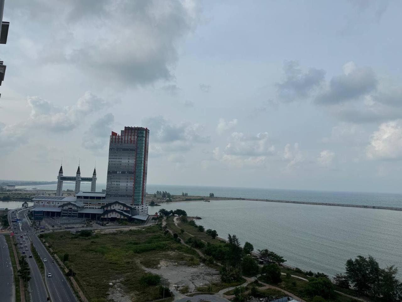 D'Ciella Homes- Sea View, Drawbridge & Ktcc Mall Kuala Terengganu Exterior photo